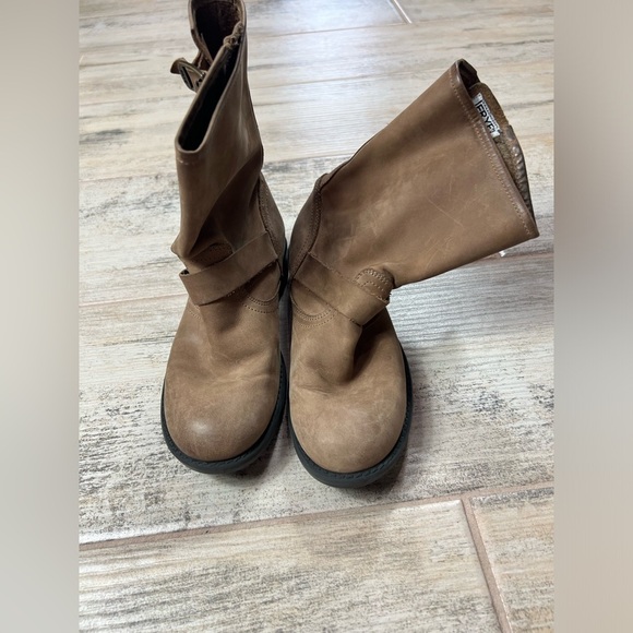 Frye  Little Girl’s Gali Boot Brown Leather Size 2 - Picture 3 of 9